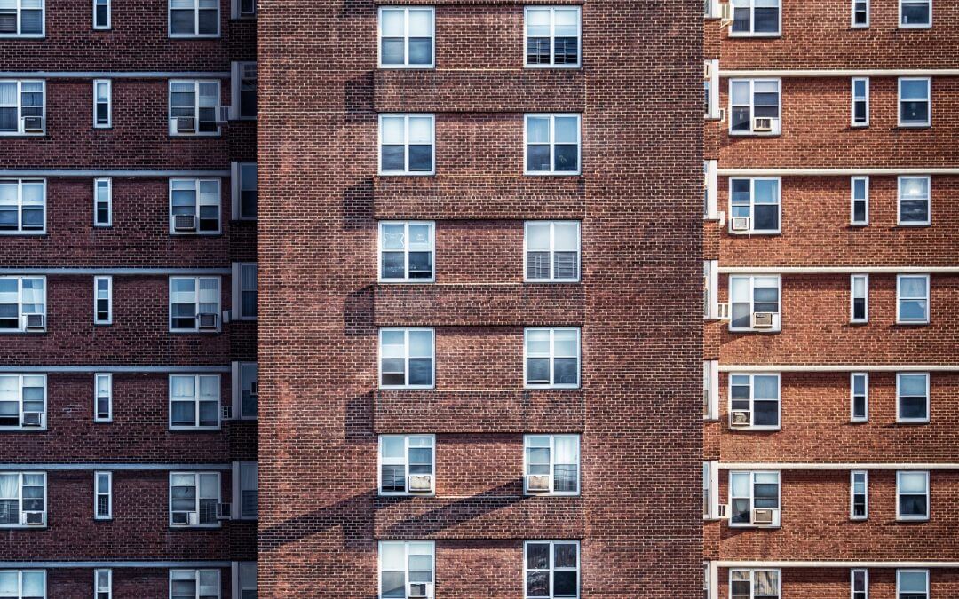 Mieszkanie na parterze czy na piętrze – jaką decyzję podjąć?